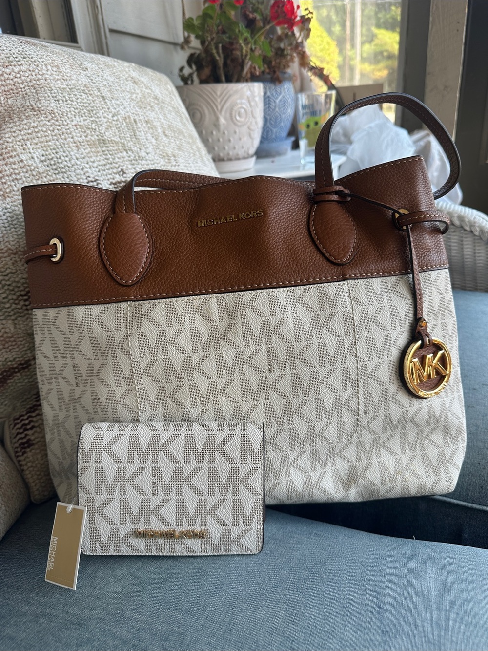 Michael Kors Marina drawstring Brown and Cream Signature Tote with NEW Wallet
